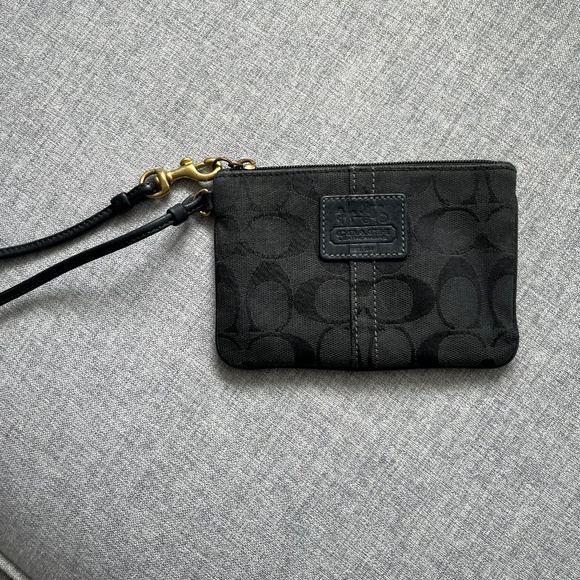 Coach wristlet in black - Picture 1 of 3